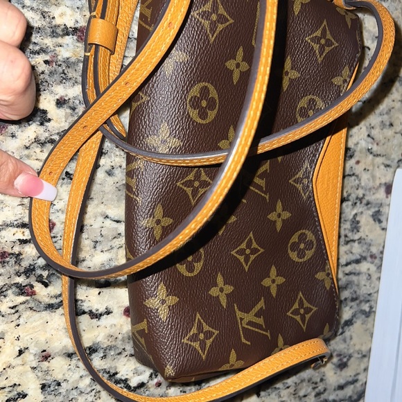 Authentic Louis Vuitton Monogram Pallas Clutch/Crossbody Safran - Picture 2 of 3